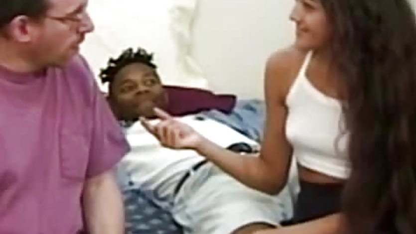 Vintage babe pussylicked in interracial trio