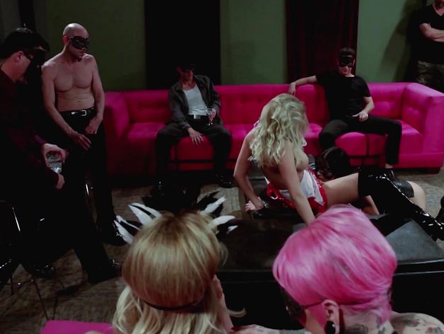 Nikki Daniels and Britney Amber fuck for the crowd