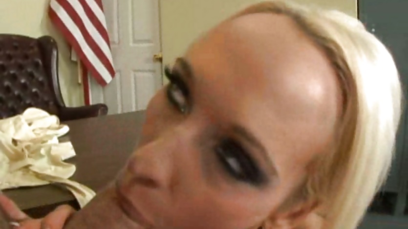 Kinky girl Lichelle Marie gets a big dick in her sexy mouth