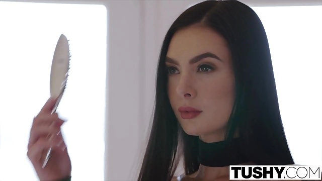 TUSHY Hot Model Enjoys DP On Time Off